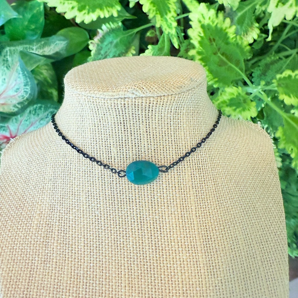 Elegant Green Stone Necklace - Picture 3 of 4